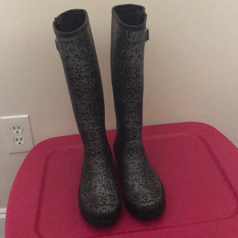 Boots - Picture 3 of 3